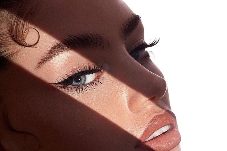 Close-up of an eye with a fine, precisely drawn liner along the upper lash line